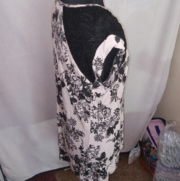 Carol Rose Black and Cream Floral Top Whimsigoth - Picture 9 of 11